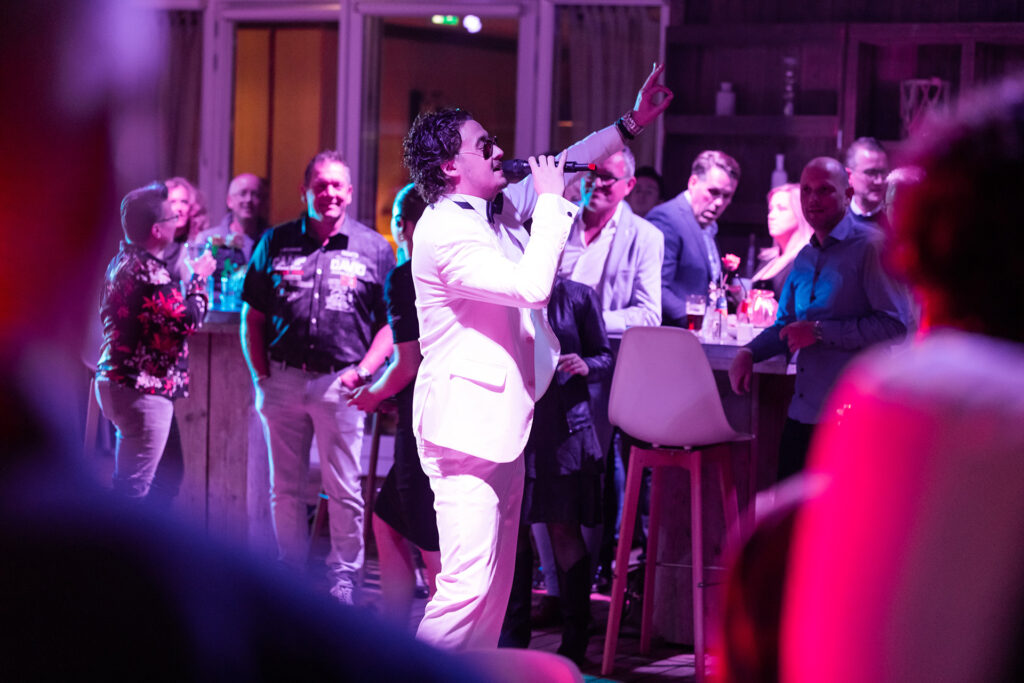De voorkant van Beachclub Degreez. De eventlocatie van Midden-Limburg. Ideaal voor vergadering, personeelsfeest, bruiloft, bedrijfsfeest, jubileum.