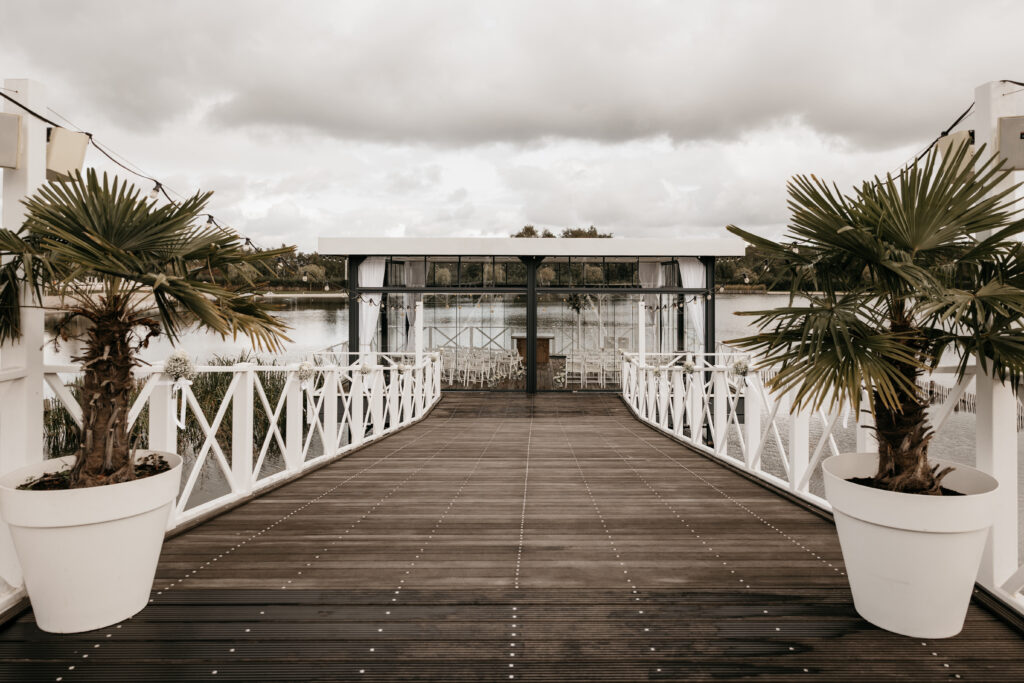 Unieke evenementenlocatie voor condoleance en herdenking aan het water.
