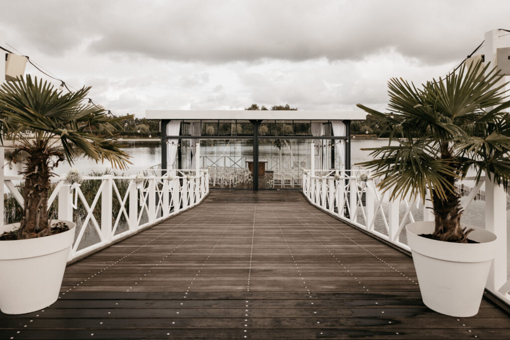 Unieke evenementenlocatie voor condoleance en herdenking aan het water.
